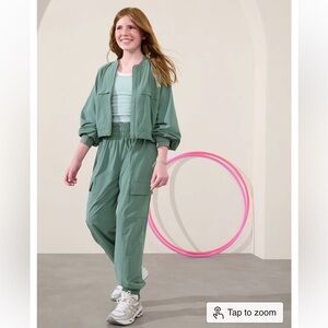 Athleta Girl Run Free Cargo Jogger in Green - Medium (8-10)